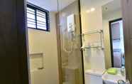 Toilet Kamar 7 Anahaw Apartments Whitebeach