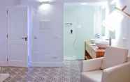 In-room Bathroom 6 Can Roca Nou