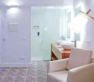 In-room Bathroom 6 Can Roca Nou