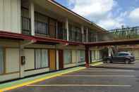 Common Space Budget Inn Winter Haven