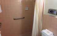 In-room Bathroom 6 Budget Inn Winter Haven