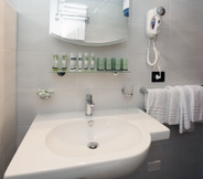 In-room Bathroom 3 Suites Marilia Apartments