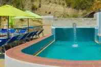 Swimming Pool Hotel Regina del Mare