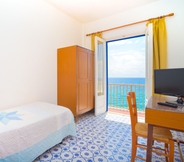 Kamar Tidur 4 Hotel Regina del Mare