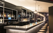 Bar, Cafe and Lounge 6 Motel One Basel