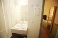 In-room Bathroom ibis budget Nantes Sainte Luce