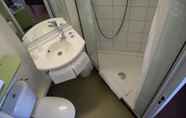 Toilet Kamar 6 ibis budget Marseille la Valentine