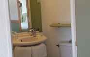 Toilet Kamar 5 ibis budget Marseille la Valentine