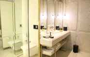In-room Bathroom 4 Design Hotel Chennai by jüSTa