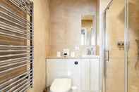 In-room Bathroom One Bed Serviced Apt near Holborn in Chancery Lane