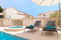 Swimming Pool Villa Juraj