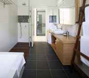 In-room Bathroom 7 Pnai - Villa in the Galilee