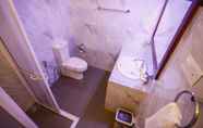 Toilet Kamar 4 Hotel Onrock