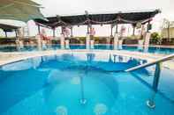 Swimming Pool Grand Excelsior Hotel Deira