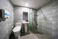 Toilet Kamar OST Hotel