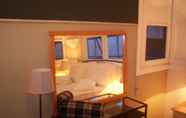 Kamar Tidur 3 The New Yorkers Hotel