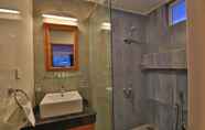 In-room Bathroom 7 Lemas Holiday Bungalow