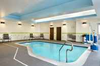 Swimming Pool Fairfield Inn & Suites Lancaster East at The Outlets