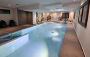 Swimming Pool 6 Hotel Flora