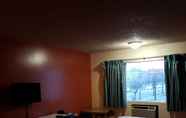 Bedroom 4 Best Value Inns