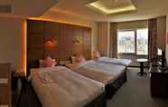 Kamar Tidur 5 Smile Hotel Naha City Resort