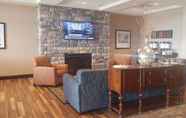 Lobby 5 Hampton Inn & Suites Cazenovia