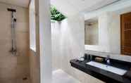 In-room Bathroom 5 Kokomo Resort Gili Gede