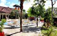 Swimming Pool 4 Warung Coco Hostel