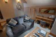 Common Space Hamble Retreat House and Luxury Studios