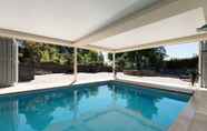 Swimming Pool 2 Hamble Retreat House and Luxury Studios