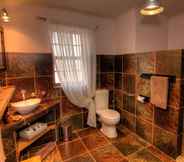 In-room Bathroom 2 Karoo View Cottages