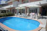 Swimming Pool Villa Armonia