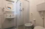 Toilet Kamar 7 Residence Adele