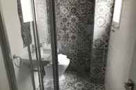 Toilet Kamar Hostal Boutique Benidorm Blue Beach