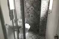 In-room Bathroom Hostal Boutique Benidorm Blue Beach