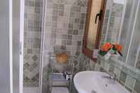 Toilet Kamar Residence Olbia