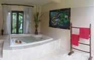 In-room Bathroom 4 TOYABALI - Resort