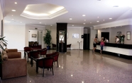 Lobi 2 Elysee Hotel