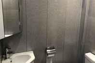 Toilet Kamar Glasgow Airport Apartments