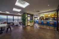 Bar, Cafe and Lounge Holiday Inn Istanbul - Tuzla Bay, an IHG Hotel