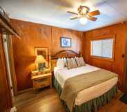 Bedroom 7 River Ridge Cottages