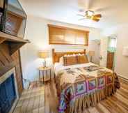 Bedroom 6 River Ridge Cottages