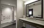 In-room Bathroom 3 Hampton Inn & Suites Page - Lake Powell