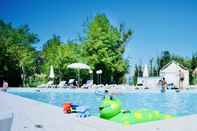 Hồ bơi Isaresidence Holiday Resort