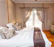 Kamar Tidur 3 Chandelier Game Lodge