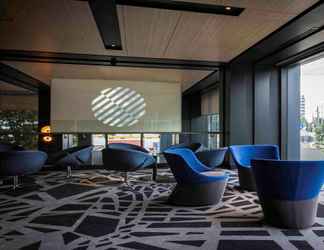 Lobby 2 Pullman Sydney Airport