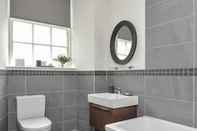 In-room Bathroom Atholl Apartments