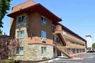 Exterior Red Roof Inn & Suites Sacramento North