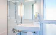In-room Bathroom 7 Ibis Styles Mulhouse Centre Gare