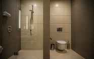 In-room Bathroom 4 Best Western Premier Sofia Airport Hotel